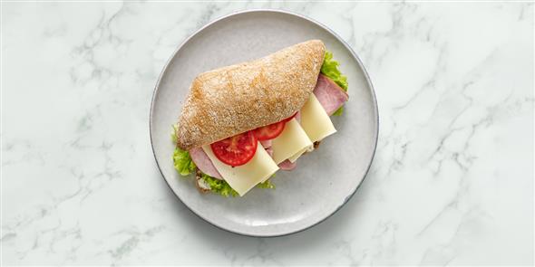 Sandwich med skinke og ost