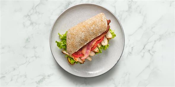 Sandwich med kylling og bacon